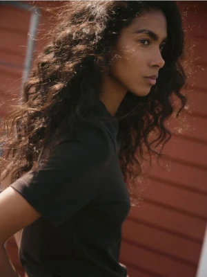 Reserved - T-shirt z merceryzowanej bawełny - brązowy