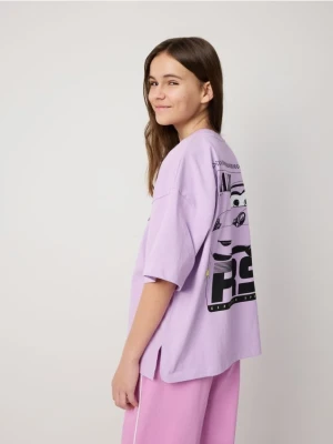 Reserved - T-shirt z nadrukiem Auta - fioletowy