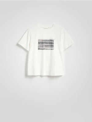 Reserved - T-shirt z nadrukiem i aplikacją - biały