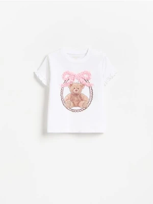 Reserved - T-shirt z nadrukiem i aplikacją - złamana biel