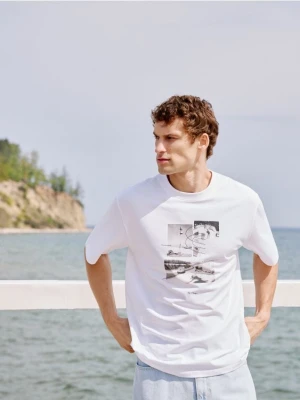 Reserved - T-shirt z nadrukiem Kosycarz - złamana biel