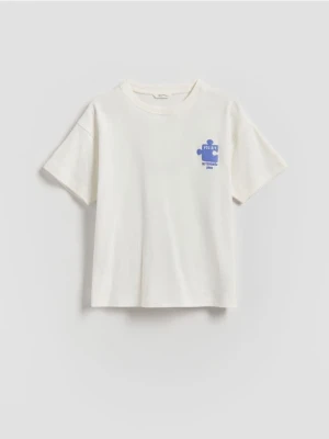 Reserved - T-shirt z nadrukiem na plecach - złamana biel