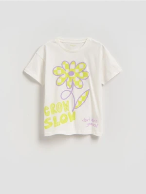 Reserved - T-shirt z nadrukiem na plecach - złamana biel