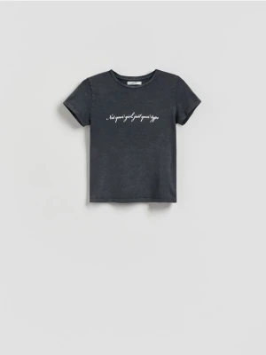 Reserved - T-shirt z nadrukowanym napisem - ciemnoszary