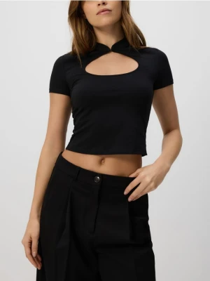 Reserved - T-shirt z ozdobnym dekoltem - czarny