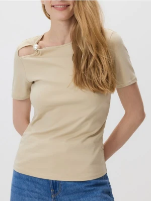 Reserved - T-shirt z ozdobnym detalem - beżowy
