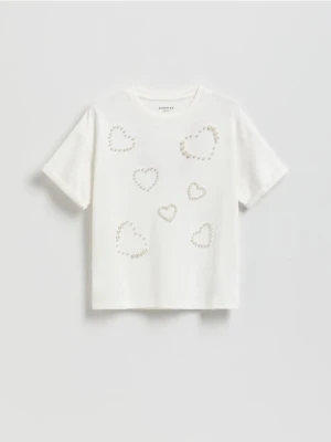 Reserved - T-shirt z perełkami - złamana biel