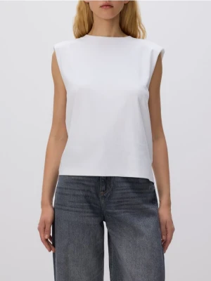 Reserved - T-shirt z poduszkami na ramionach - biały