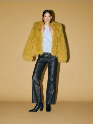 Reserved - T-shirt z poduszkami na ramionach - biały