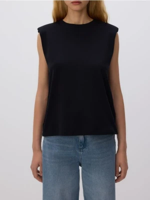 Reserved - T-shirt z poduszkami na ramionach - czarny