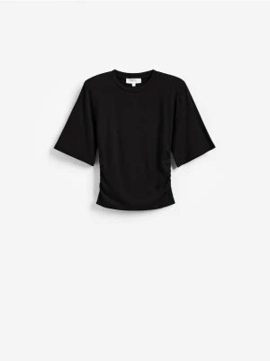 Reserved - T-shirt z poduszkami na ramionach - czarny