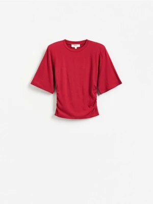Reserved - T-shirt z poduszkami na ramionach - intenstywna czerwień