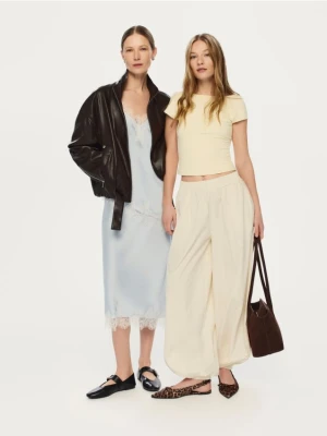 Reserved - T-shirt z wycięciem na plecach - jasnożółty