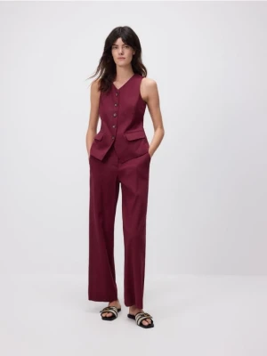 Reserved - Taliowana kamizelka z lnem - burgundowy