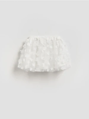 Reserved - Tiulowa spódnica z kwiatowym motywem - biały
