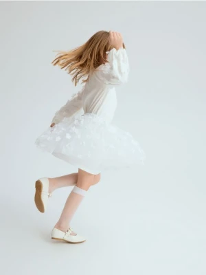 Reserved - Tiulowa spódnica z kwiatowym motywem - biały