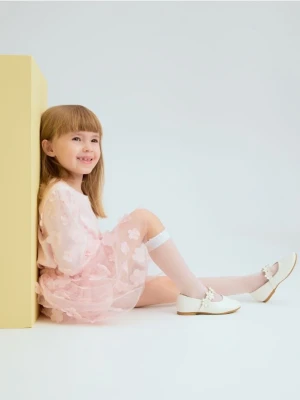 Reserved - Tiulowa spódnica z kwiatowym motywem - pastelowy róż