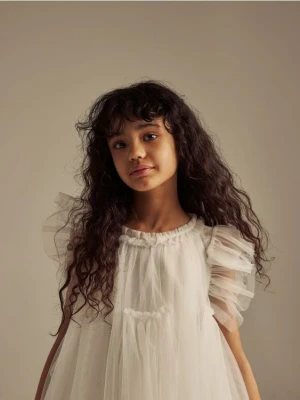 Reserved - Tiulowa sukienka - złamana biel