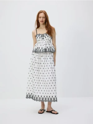 Reserved - Top na ramiączkach z haftem - biały