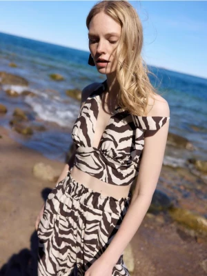 Reserved - Top z ozdobnym wiązaniem - wielobarwny