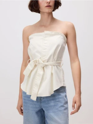 Reserved - Top z paskiem - kremowy