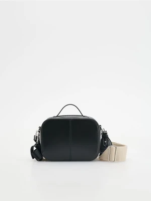 Reserved - Torebka crossbody z brelokiem - czarny