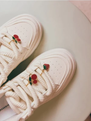 Reserved - Trampki z imitacji skóry - kremowy