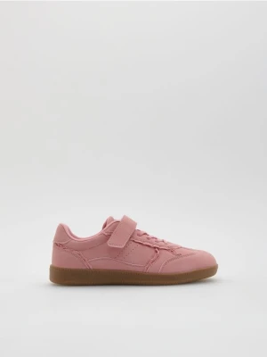 Reserved - Trampki z imitacji zamszu - różowy