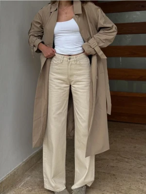 Reserved - Trencz oversize z paskiem - beżowy