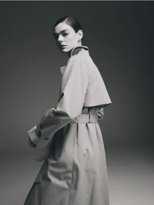 Zdjęcie produktu Reserved - Trencz z paskiem - beżowy