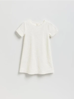 Reserved - Tweedowa sukienka z cekinami - złamana biel