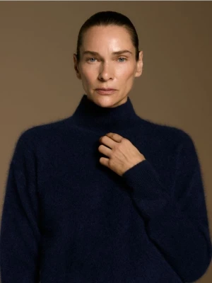 Reserved - Wełniany golf z dodatkiem kaszmiru - granatowy