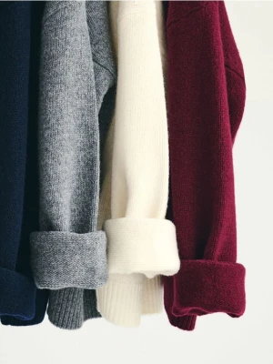 Reserved - Wełniany kardigan - kremowy