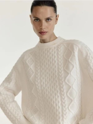 Reserved - Wełniany sweter z domieszką kaszmiru - kremowy