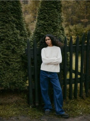 Reserved - Wełniany sweter z domieszką kaszmiru - kremowy