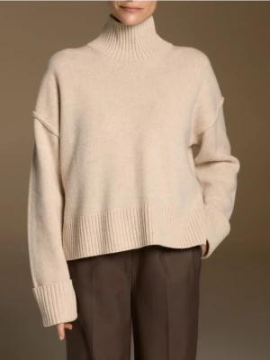 Reserved - Wełniany sweter z golfem - beżowy