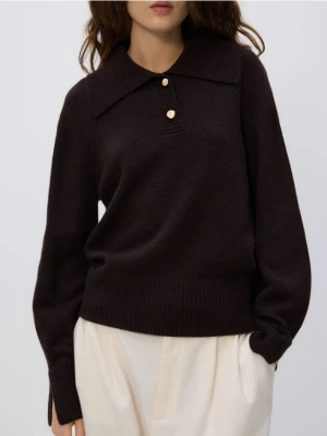 Reserved - Wełniany sweter z kołnierzem - ciemnobrązowy