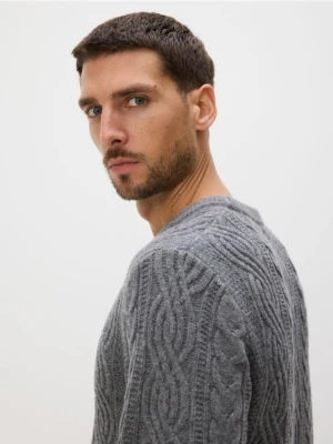 Reserved - Wełniany sweter z warkoczowym splotem - ciemnoszary