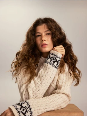 Reserved - Wełniany sweter - złamana biel