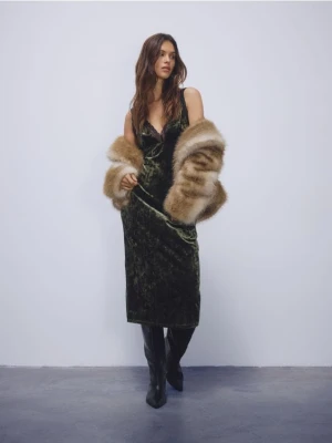 Reserved - Welurowa sukienka midi - zielony