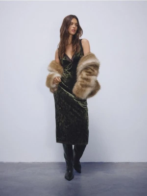 Reserved - Welurowa sukienka midi - zielony