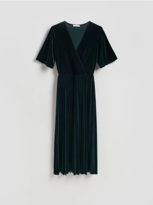 Reserved - Welurowa sukienka z plisowaniem - morski