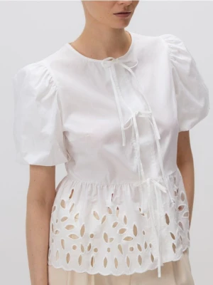 Reserved - Wiązana bluzka z baskinką - biały