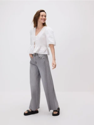 Zdjęcie produktu Reserved - Wiązana bluzka z baskinką - biały