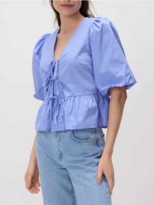 Reserved - Wiązana bluzka z baskinką - niebieski