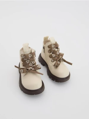 Reserved - Wiązane botki za kostkę - kremowy