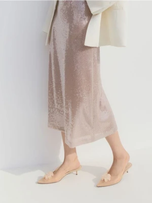 Reserved - Winylowe czółenka z detalem - złamana biel