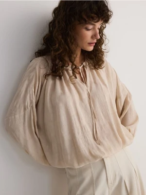 Zdjęcie produktu Reserved - Wiskozowa bluzka z wiązaniem - beżowy