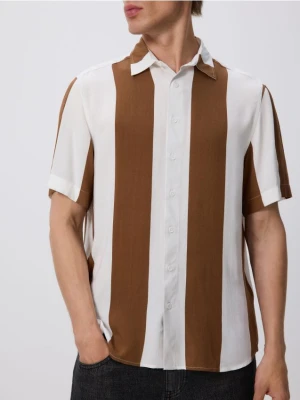 Reserved - Wiskozowa koszula comfort fit - brązowy