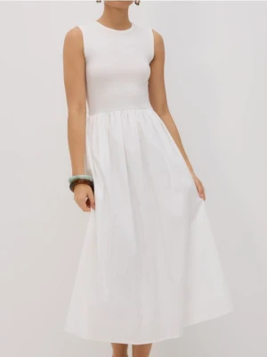 Reserved - Wiskozowa sukienka midi - biały